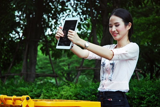 Why You Should Ditch Electronics Before Bedtime